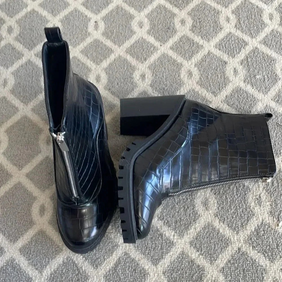 PrettyLittleThing Cleated Sole Zip Front High ankle Bootie Black Women’s size 7 - Picture 5 of 16